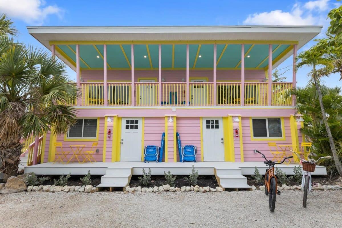 Charming Suite With Balcony And Bikes In Historic Sandpiper Inn Санибел Екстериор снимка